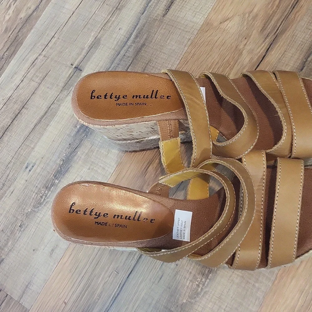 BETTYE MULLER made in Spain Camel Leather Upper Slip-On 4" Platform Sandals - Picture 2 of 13